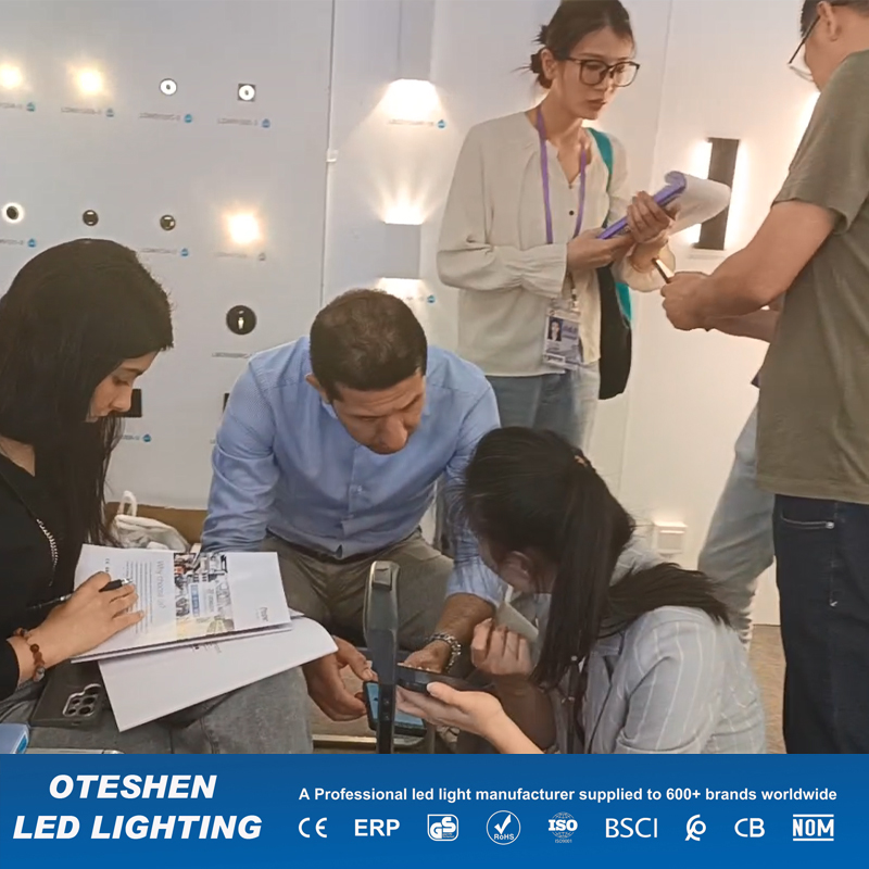 粤登照明科技有限公司亮相广交会，携手经销商共创新未来