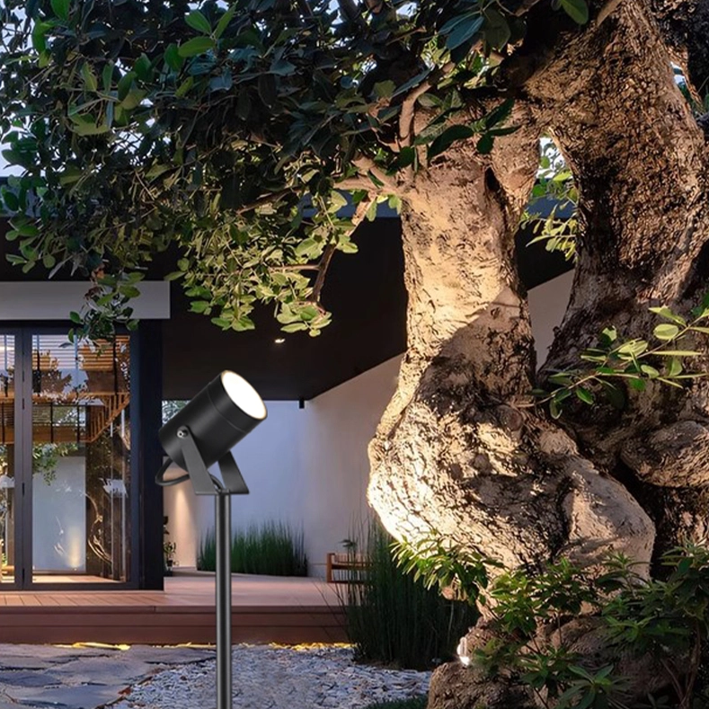 如何防止沙尘进入户外灯具外壳？