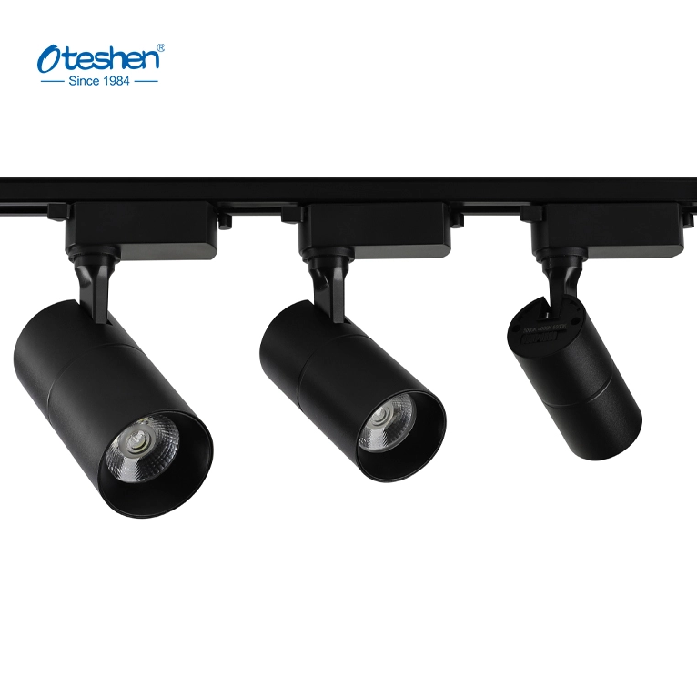 Quelle est la différence entre les projecteurs de piste et les downlights?