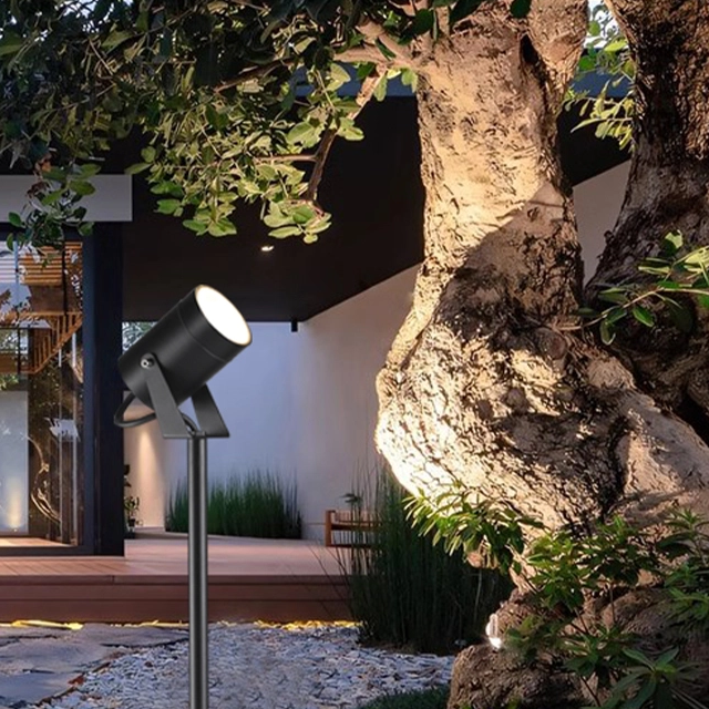 钉灯：精准照亮风景之美的“地面聚光灯”