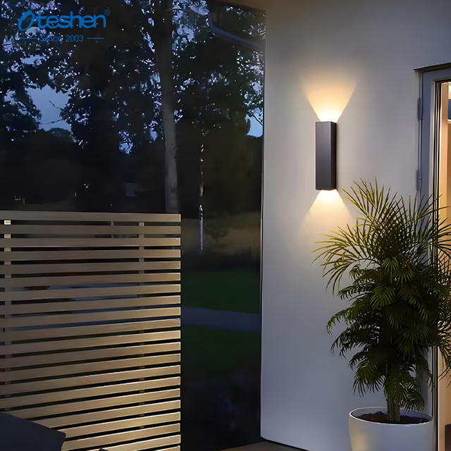 IP65 vandt&aelig;t udend&oslash;rs LED v&aelig;glampe LBD2750A-16