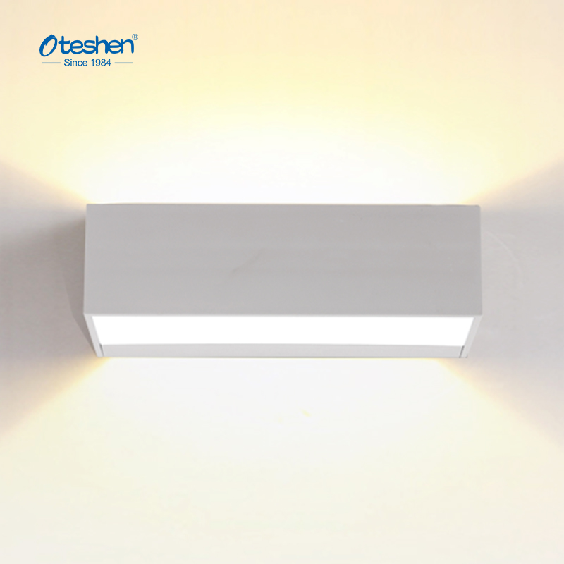 12W 90&deg; IP65 lange vierkante PC LED-WANDLICHT, buiten enkelzijdig uitstralende wandlamp Oteshen LBD0380-12